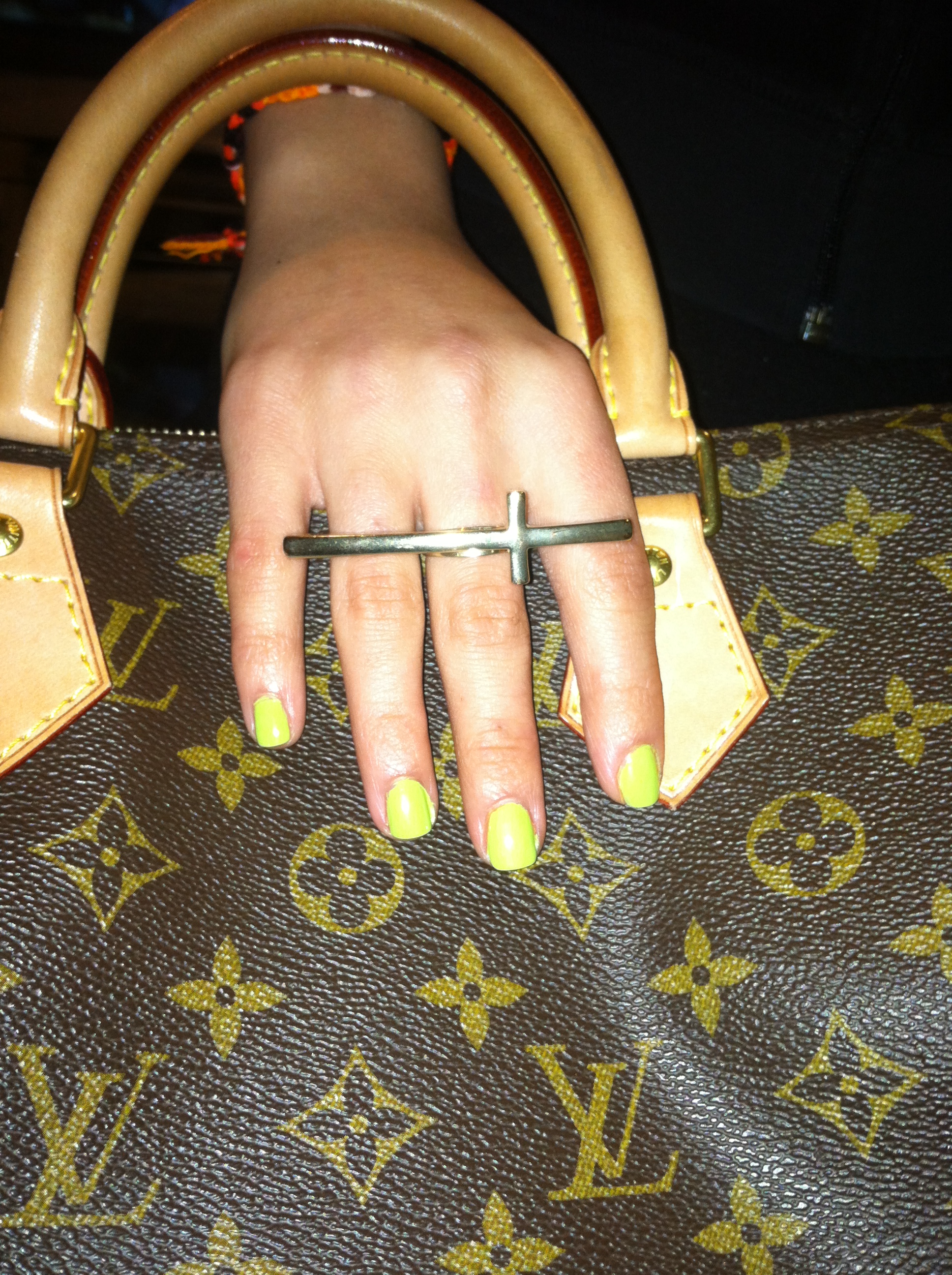 I of course paired it with my dashion Louis Vuitton and a simple black dress